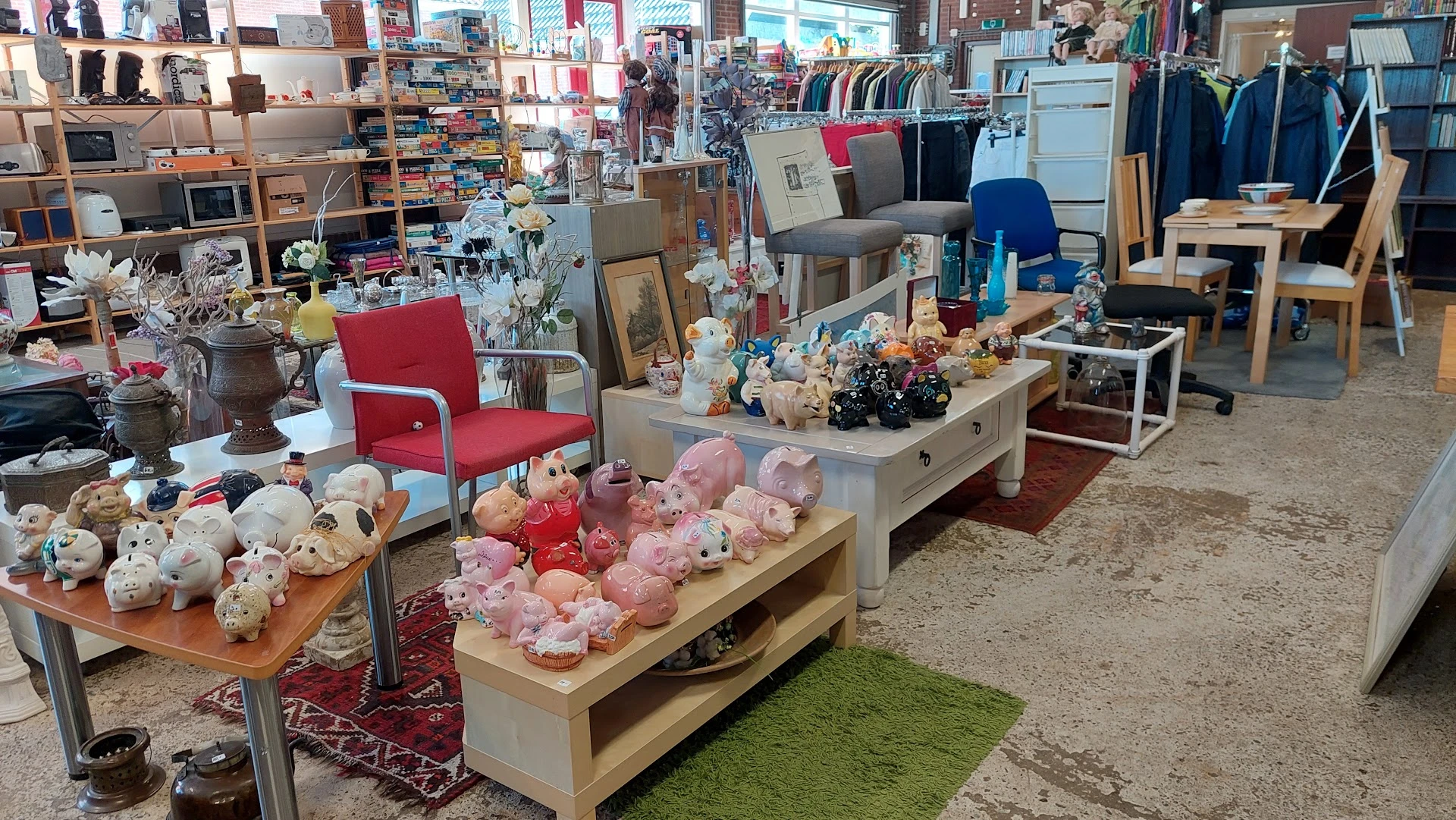 Kringloop De Kring Reeuwijk in Reeuwijk met tweedehands boeken, gereedschappen en huis- en inrichting