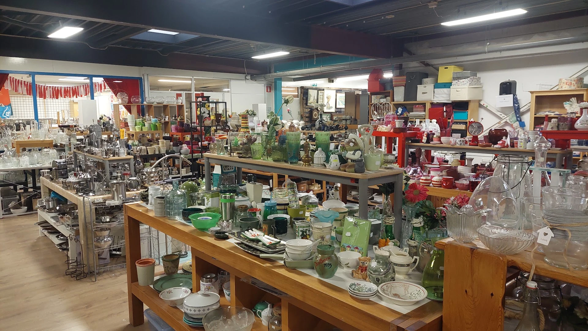 Kringloop De Markt Zeist in Zeist met tweedehands boeken, gereedschappen en huishoudelijke apparaten