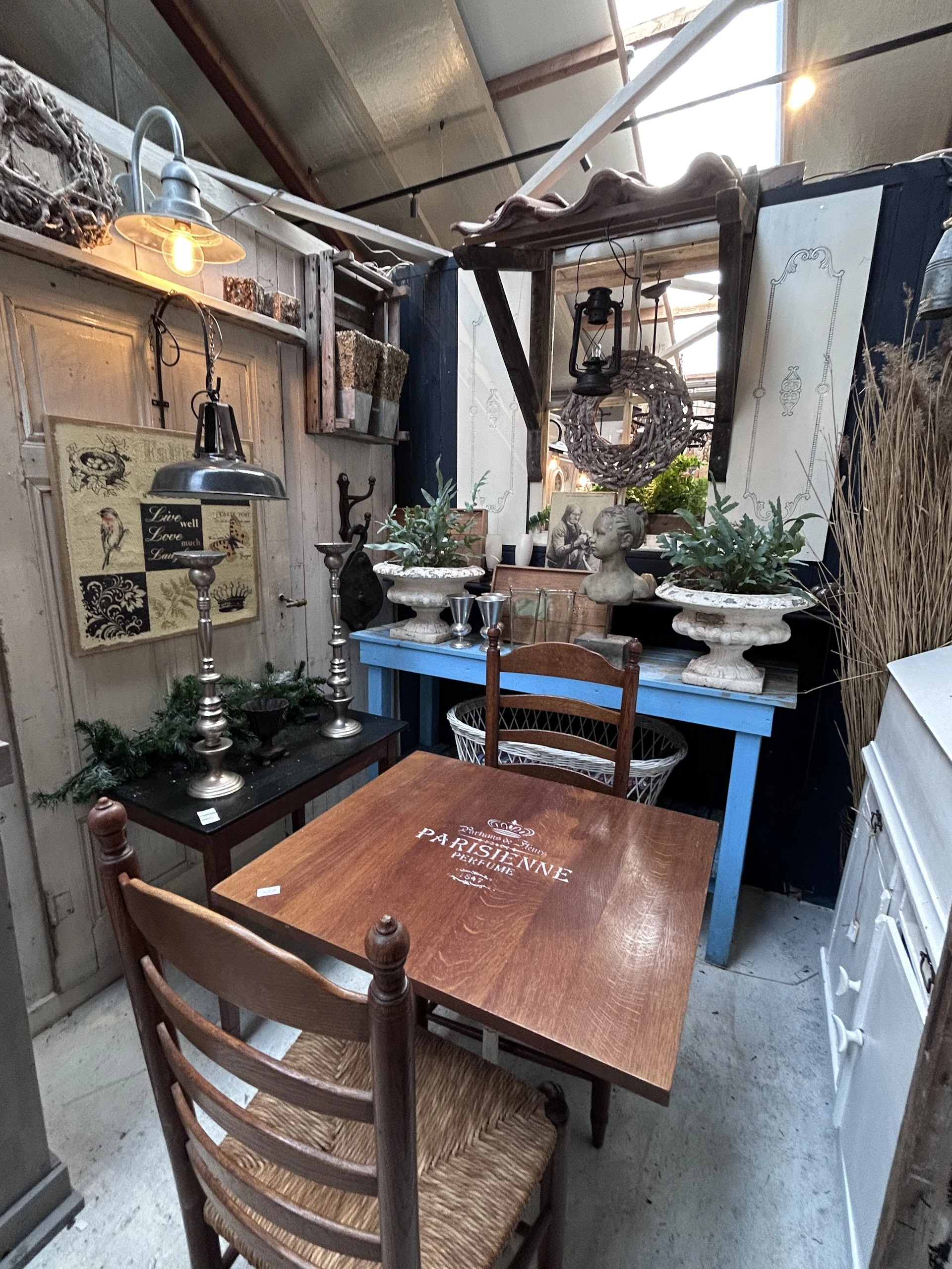 Kringloop de Noord in Heerhugowaard met tweedehands huis- en inrichting en meubels