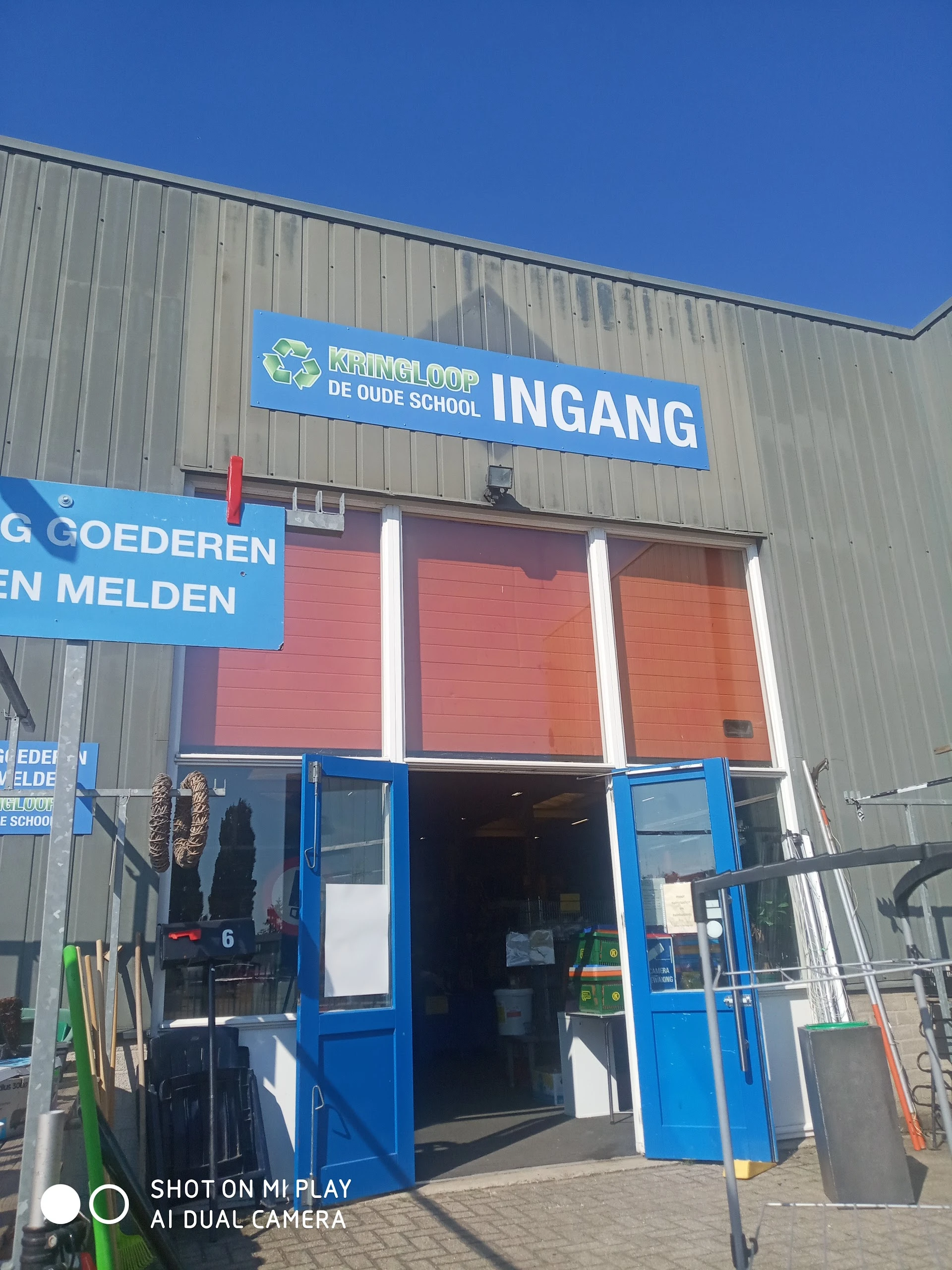 Kringloopwinkel Kringloop de Oude School in Beneden-Leeuwen