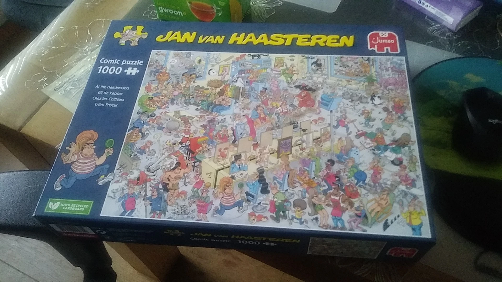 Jan van Haasteren puzzel van 1000 stukjes in verpakking op display