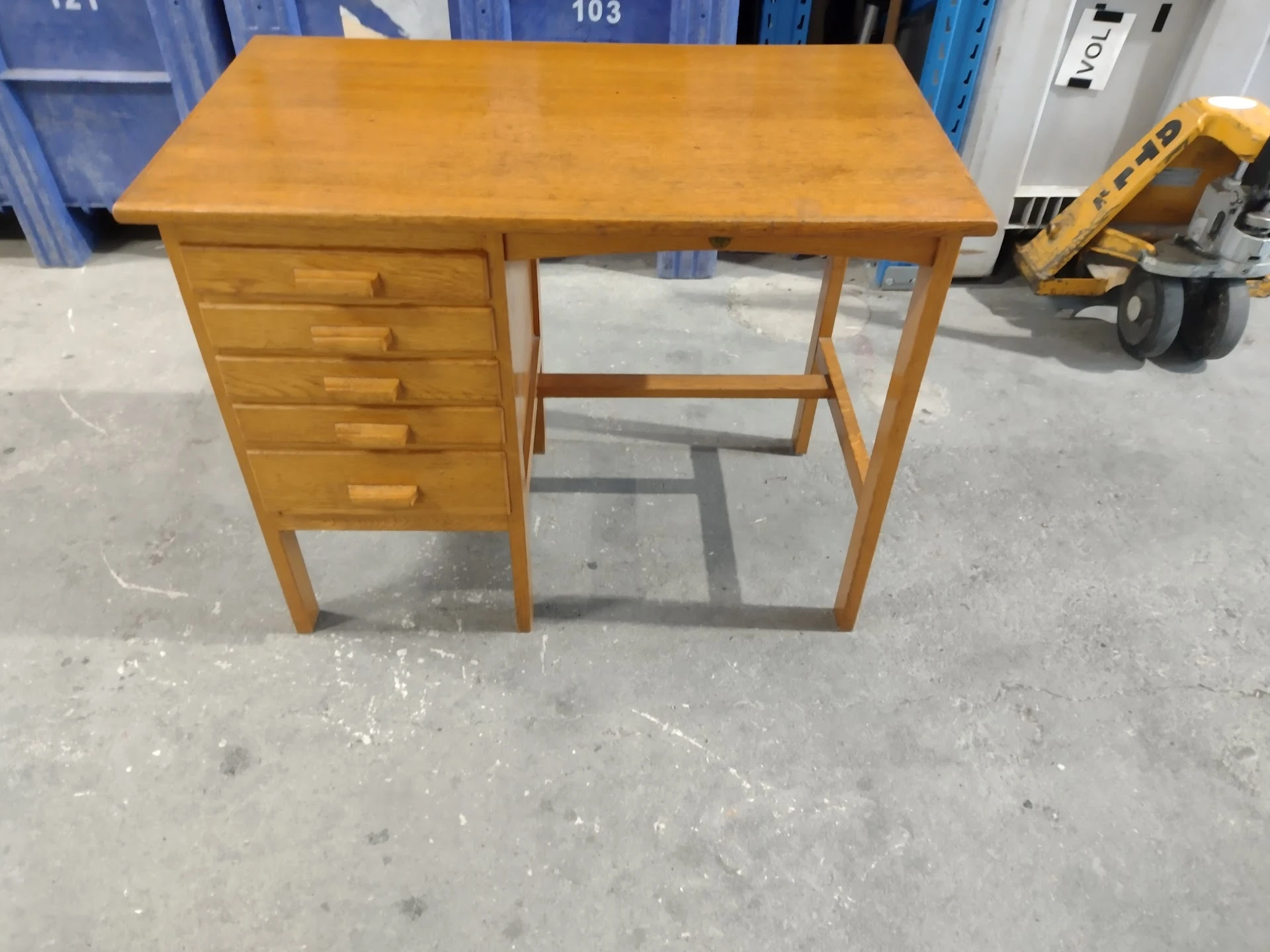 Kringloop de Snuffel in Zoeterwoude met tweedehands boeken, gereedschappen en huis- en inrichting