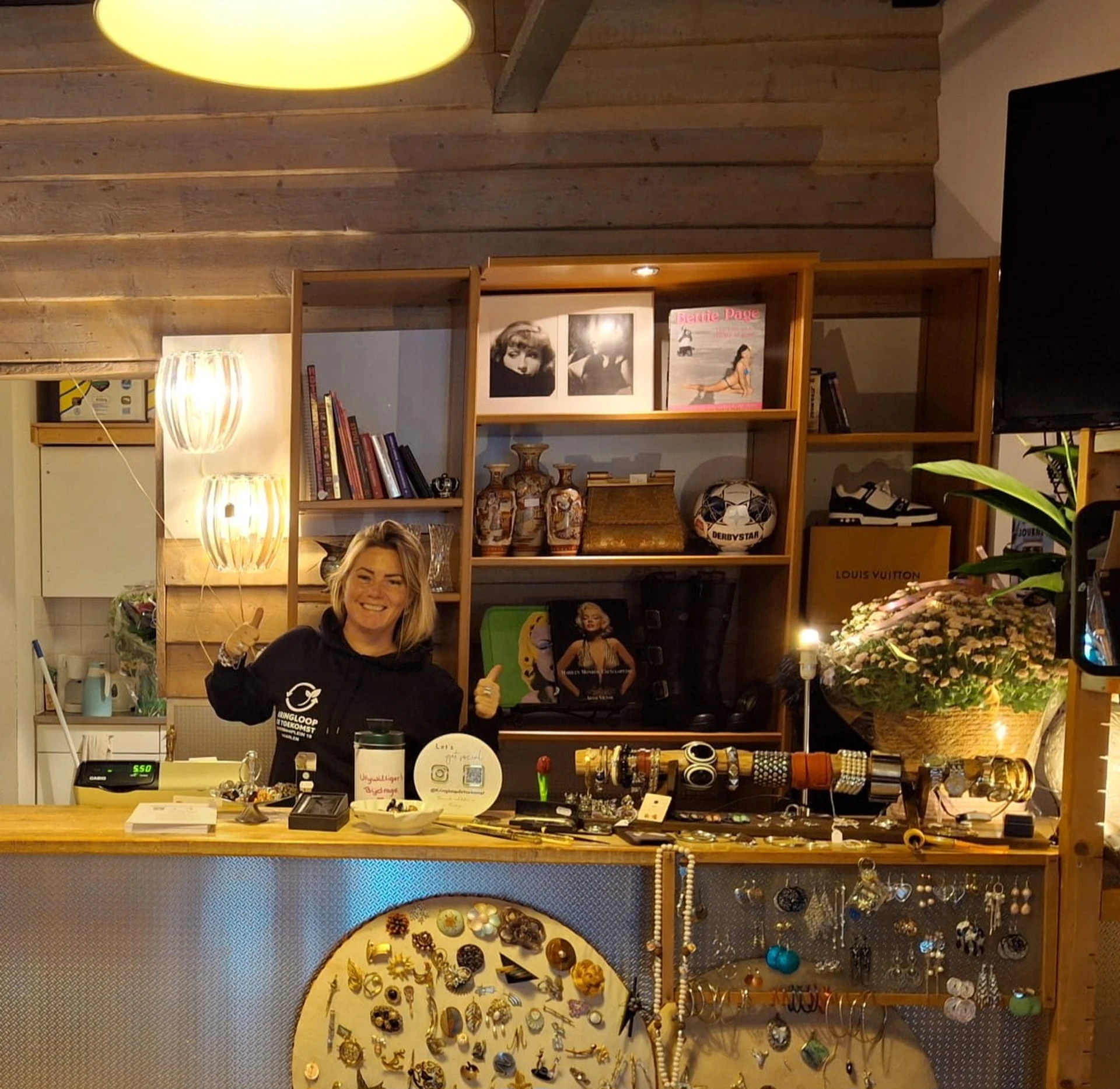 Kringloop de toekomst in Haarlem met tweedehands meubels en kleding