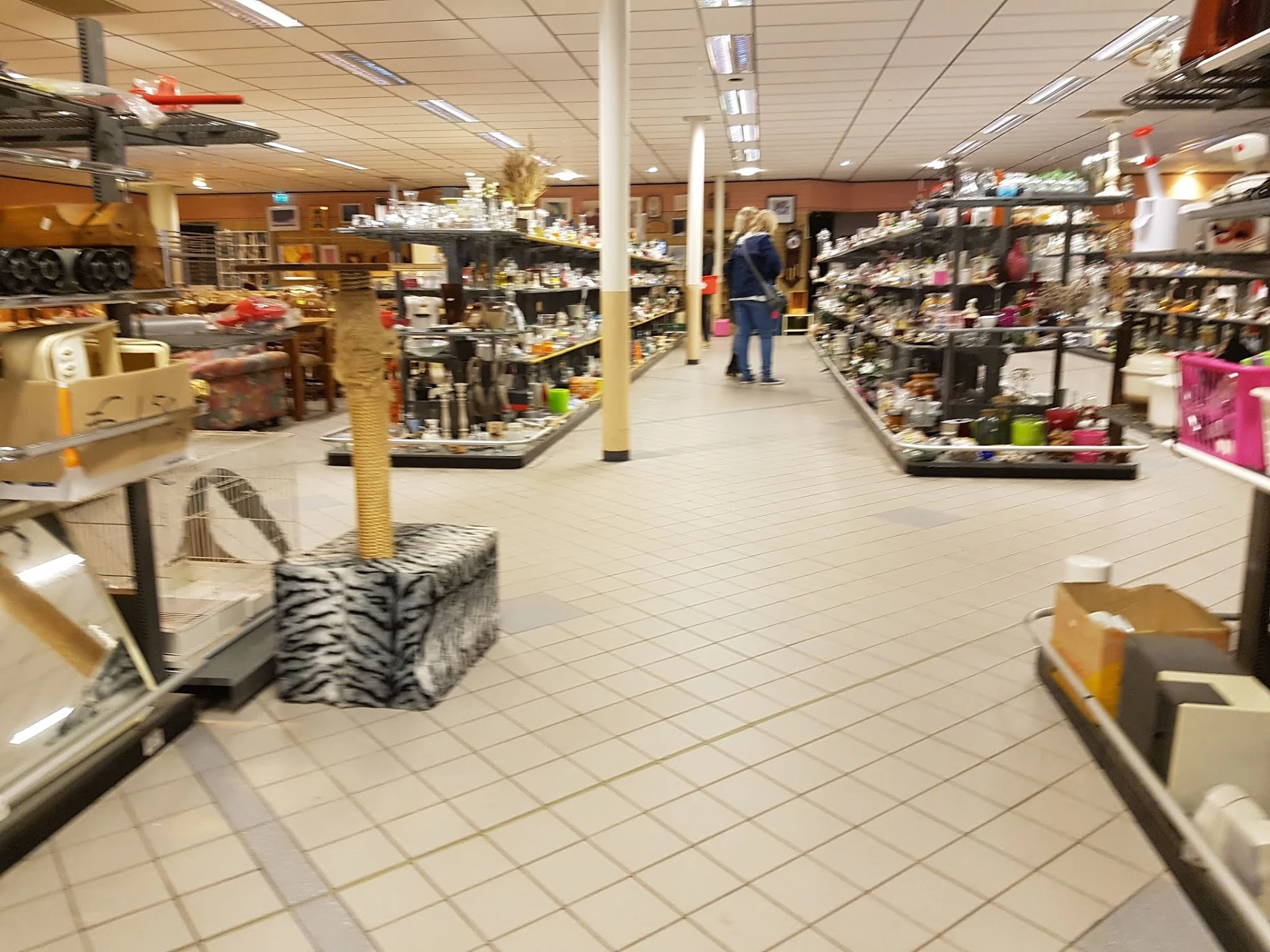 Kringloop de Tweede Ronde in Ommen met tweedehands boeken, elektrische fietsen en elektronica