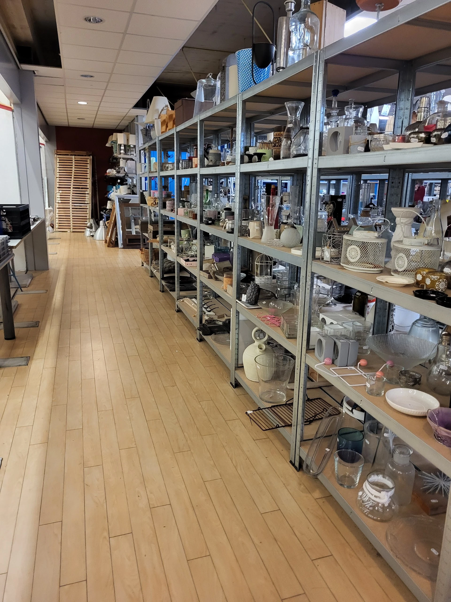 Kringloop De Tweede Ronde in Zwolle met tweedehands boeken, huis- en inrichting en huishoudelijke apparaten