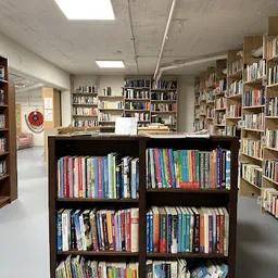 Bezoeker foto van Kringloop Den Haag-Zwedenburg in The Hague