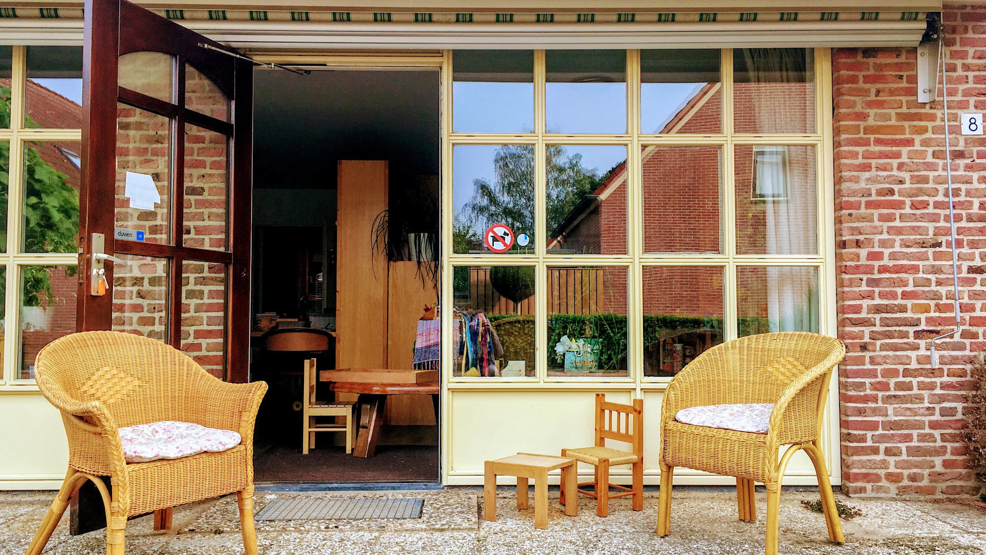 Kringloop en B&B de Ark in Steenderen met tweedehands boeken, elektronica en glaswerk