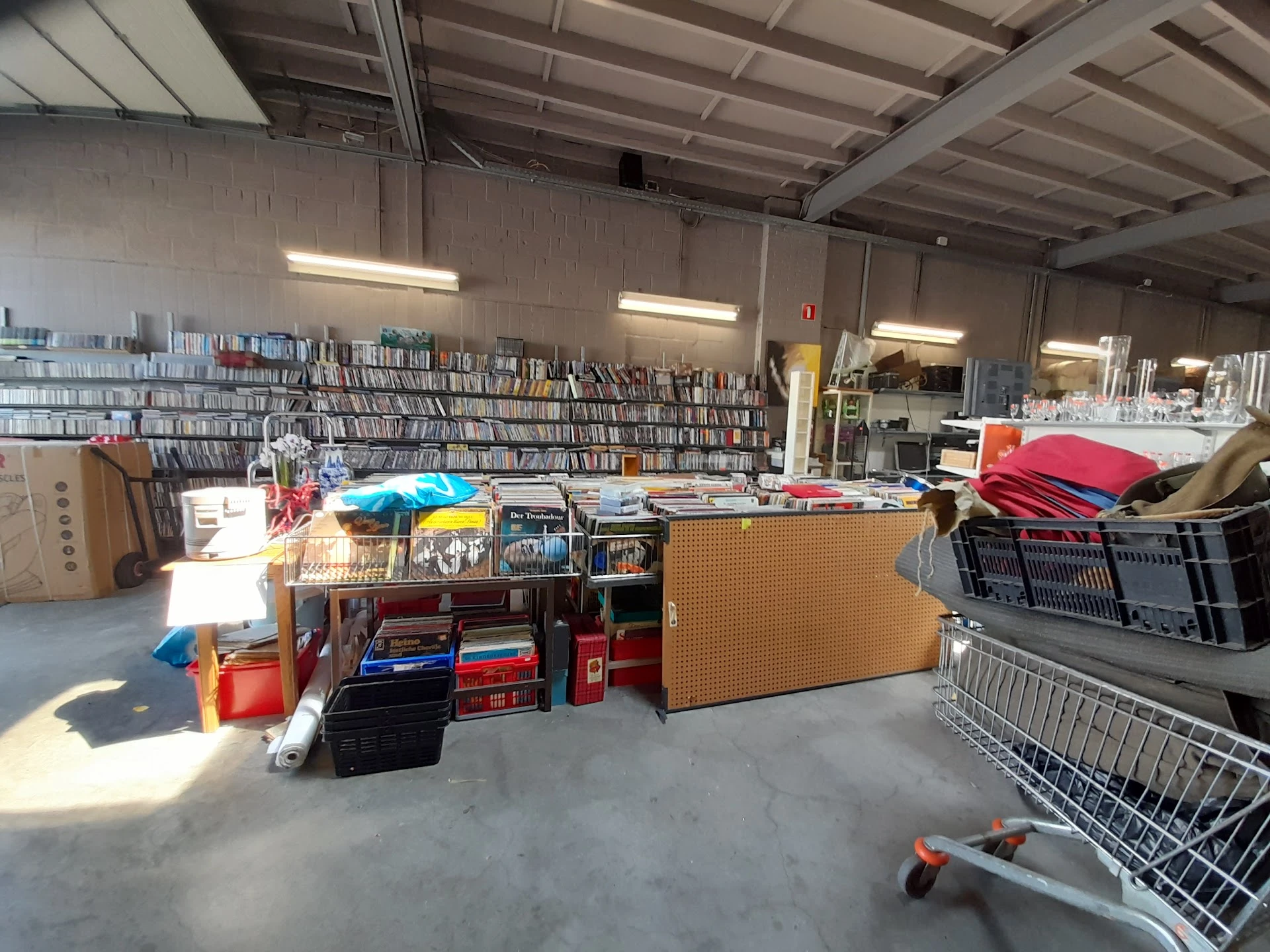 Kringloop en woningontruiming De Cirkel Deventer in Deventer met tweedehands boeken, elektronica en kasten