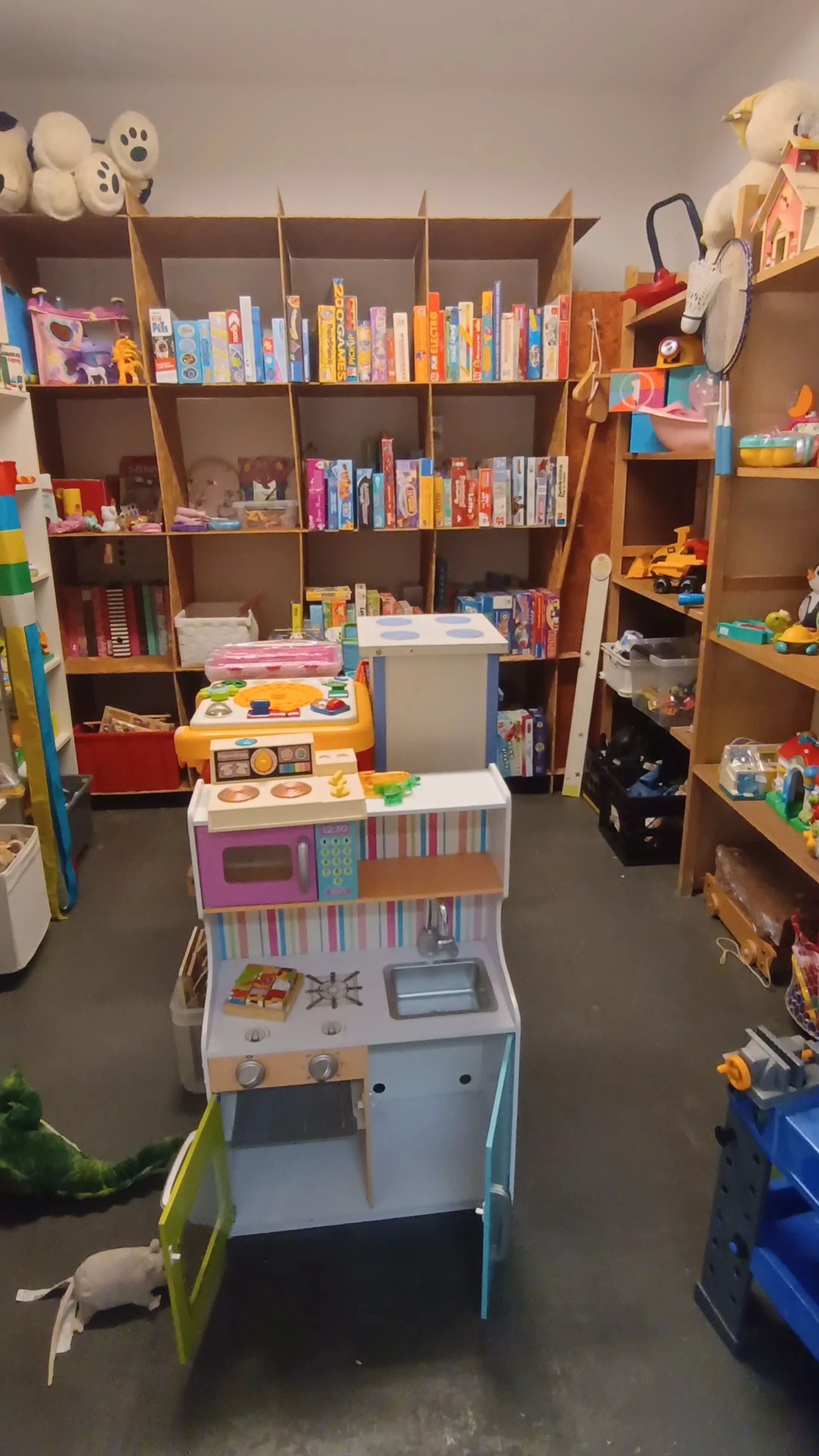 Kringloop geluk Gennep in Gennep met tweedehands meubels en kleding