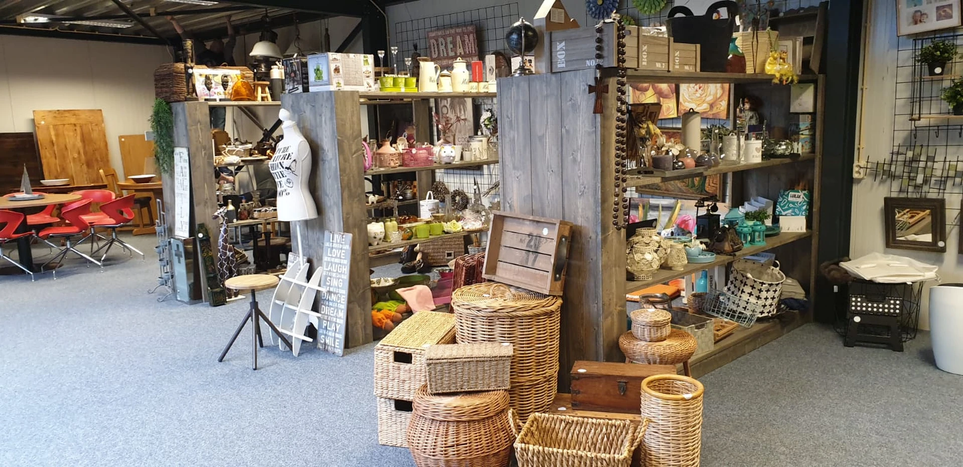 Kringloop Hardenberg in Hardenberg met tweedehands boeken, elektronica en kleding