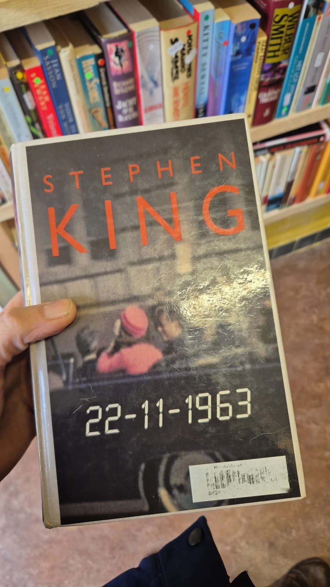 Boek van Stephen King uit 1963, gehouden in een hand