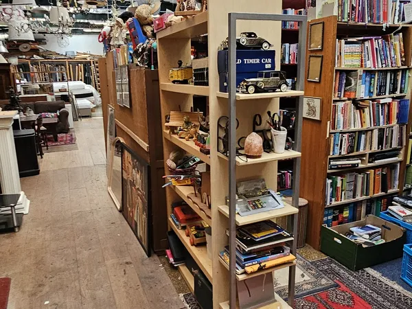 Kringloopwinkel Kringloop In & Uit in Arnhem