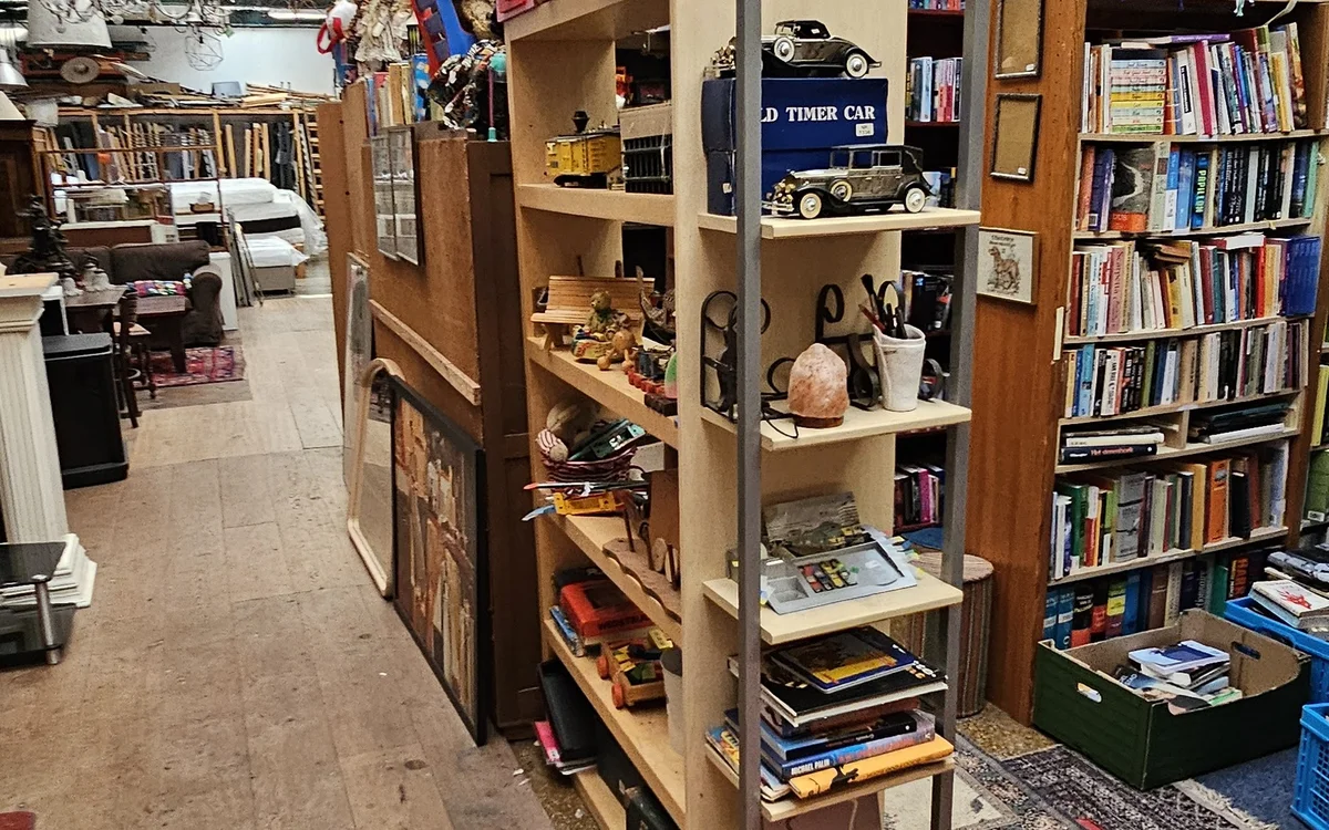 Kringloopwinkel Kringloop In & Uit in Arnhem