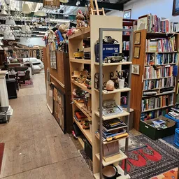 Kringloopwinkel Kringloop In & Uit in Arnhem