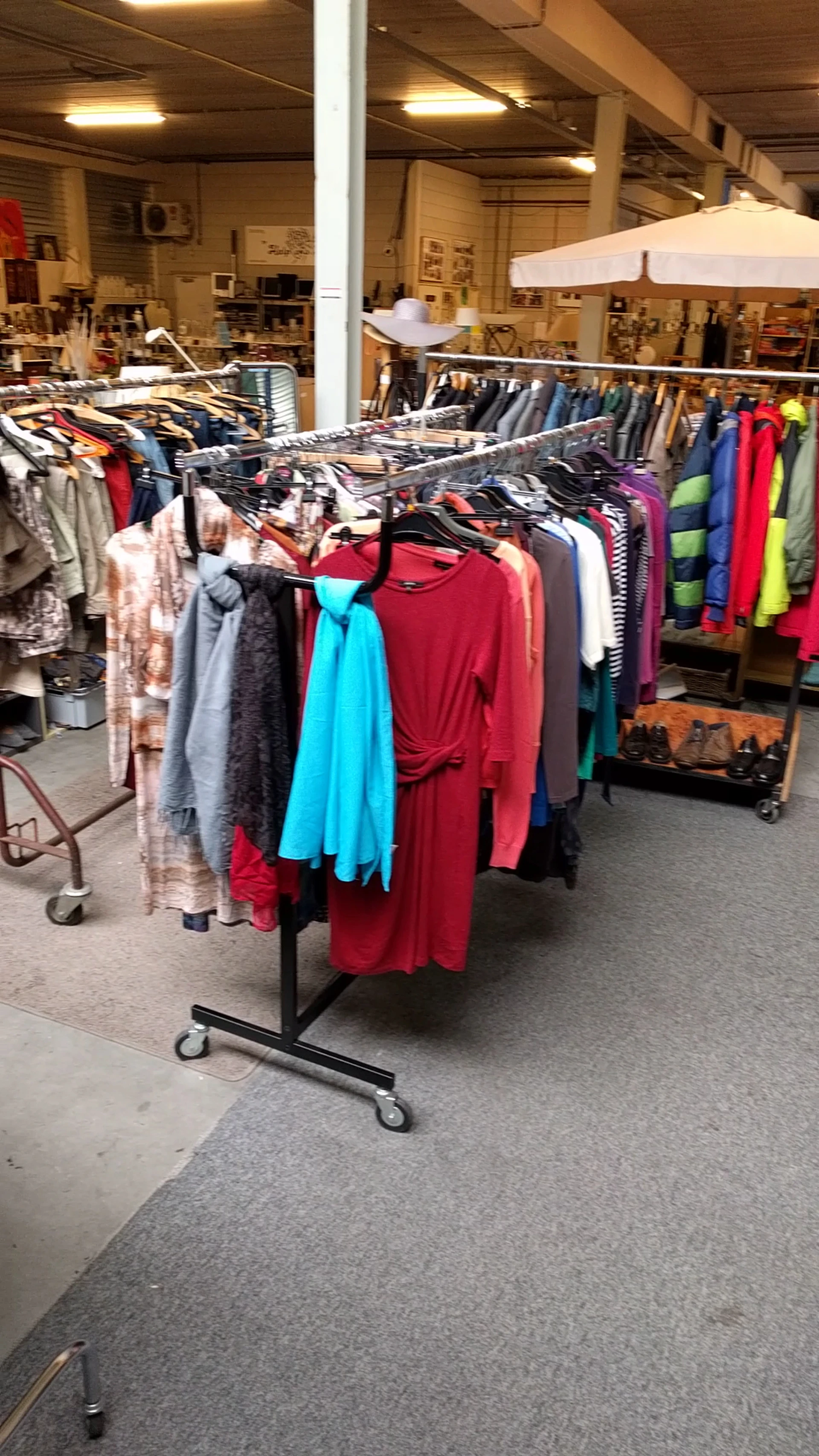 Kringloopwinkel Kringloop Katwijk (St. Help ons Helpen) in Katwijk aan Zee