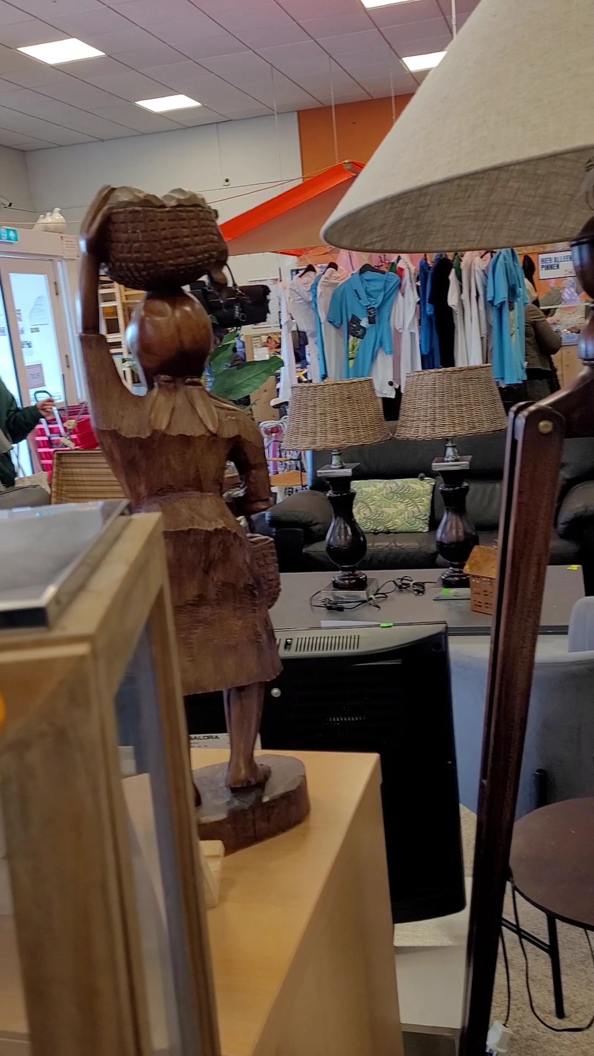 Kringloopwinkel Kringloop Kleurrijk in Huizen