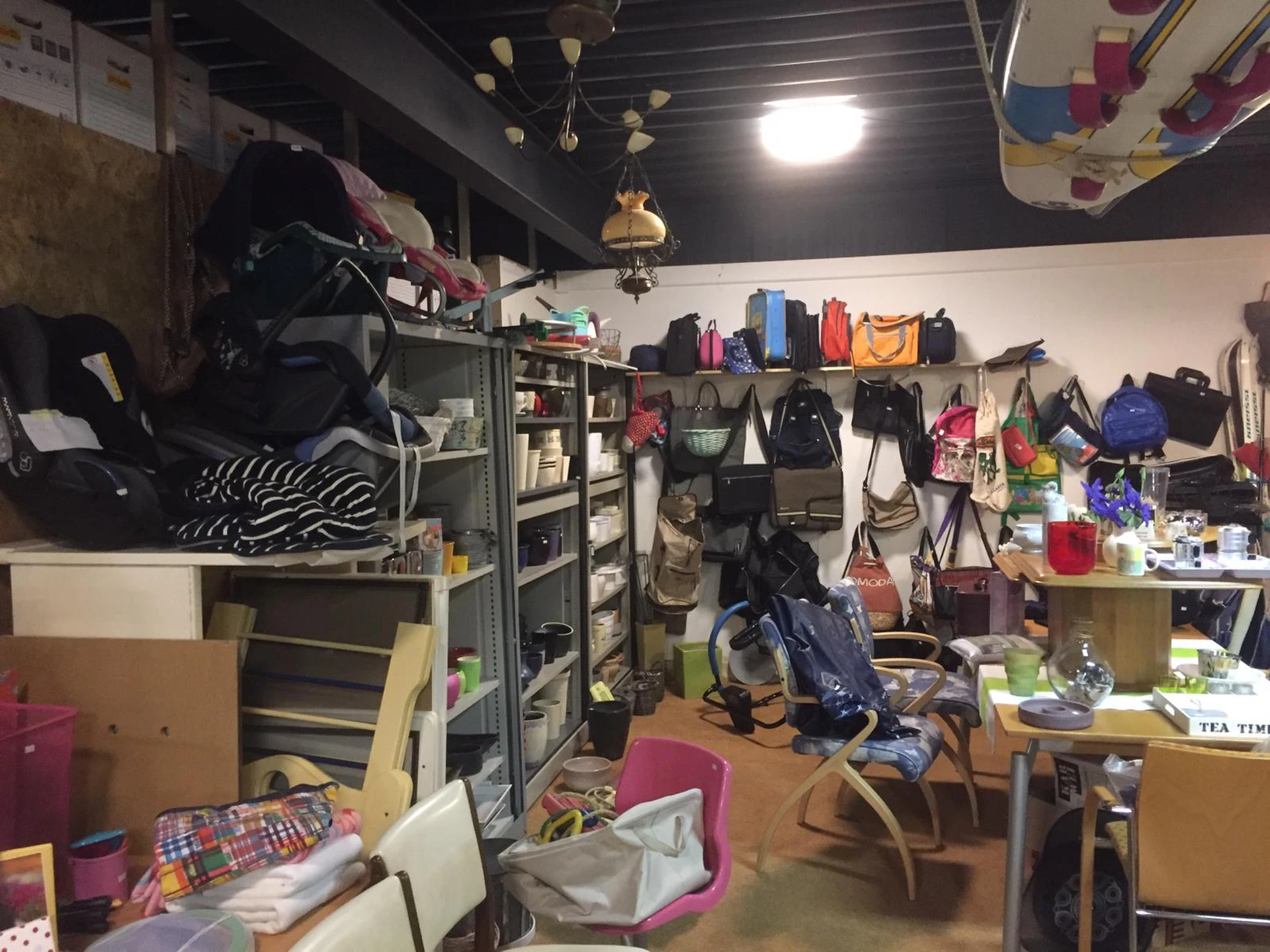 Kringloopwinkel Kringloop / Kringloopwinkel Arnemuiden - Verkoop van tweedehands spullen in Arnemuiden