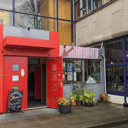 Kringloopwinkel Kringloop Muna in Amsterdam