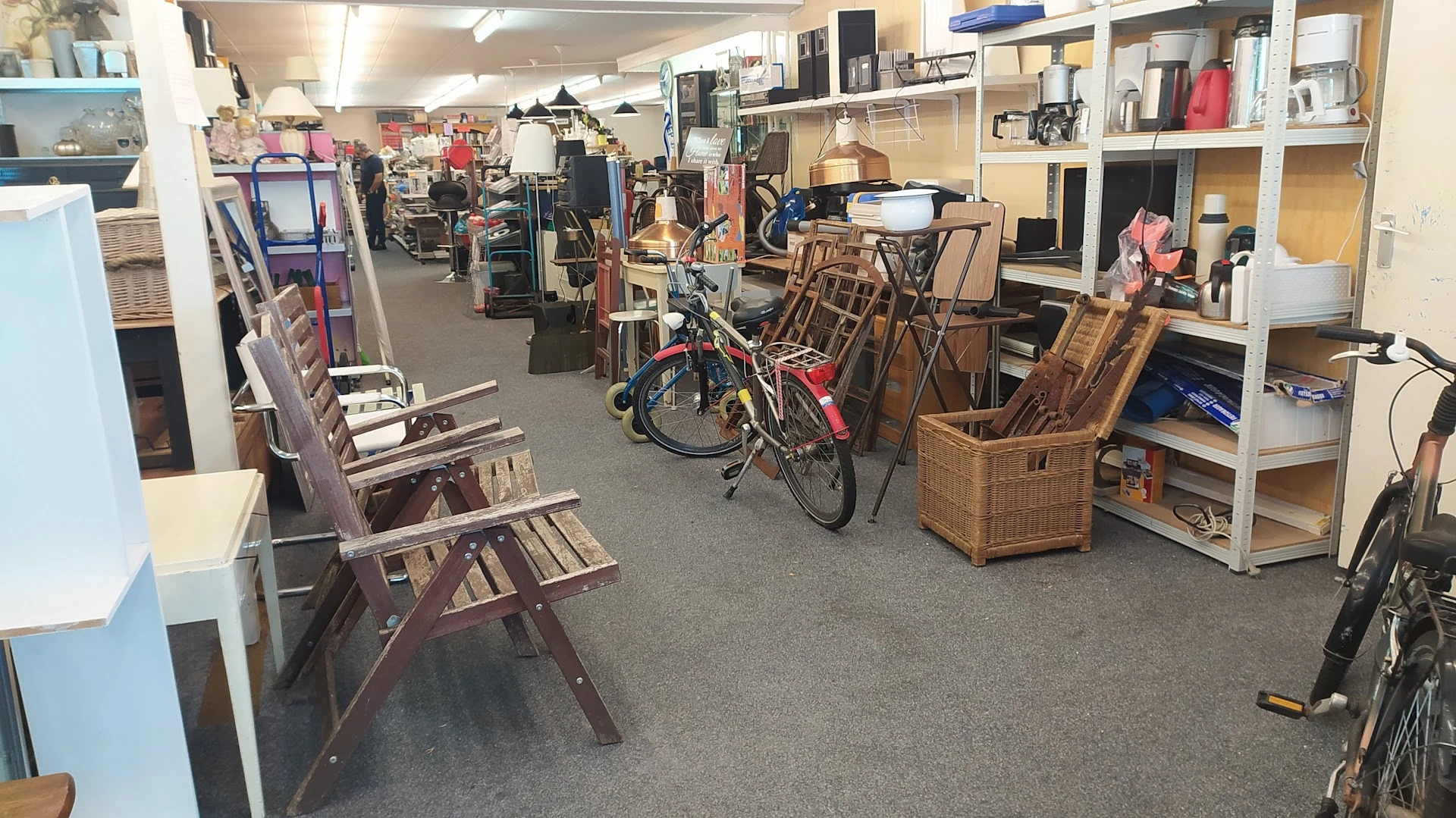 Kringloop n.o.veluwe in Wezep met tweedehands boeken, elektronica en kleding