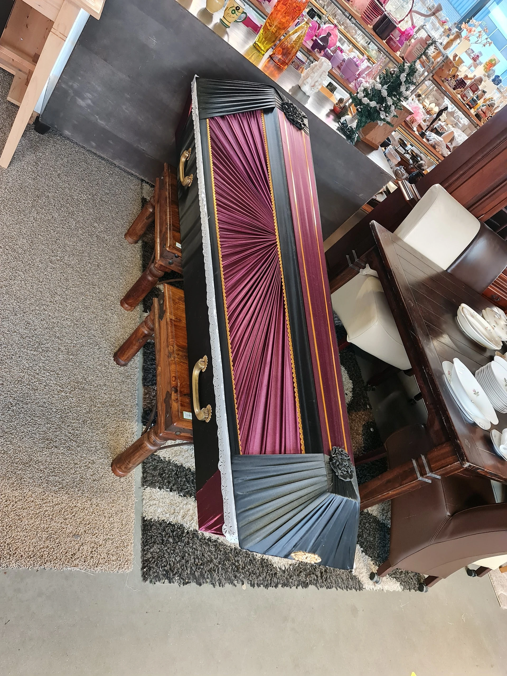 Kringloop Naaldwijk in Naaldwijk met tweedehands boeken, gereedschappen en kasten