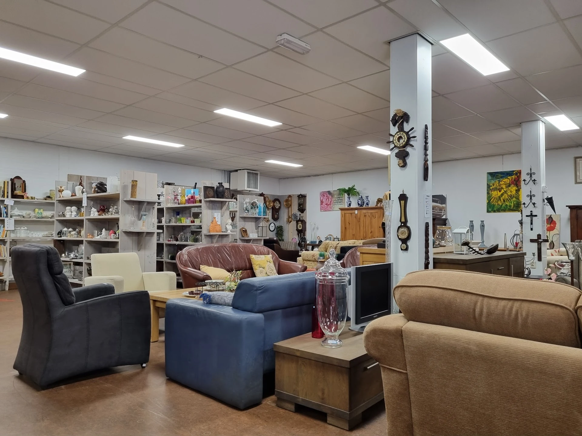 Kringloop Nijverdal in Nijverdal met tweedehands boeken, kleding en kunst