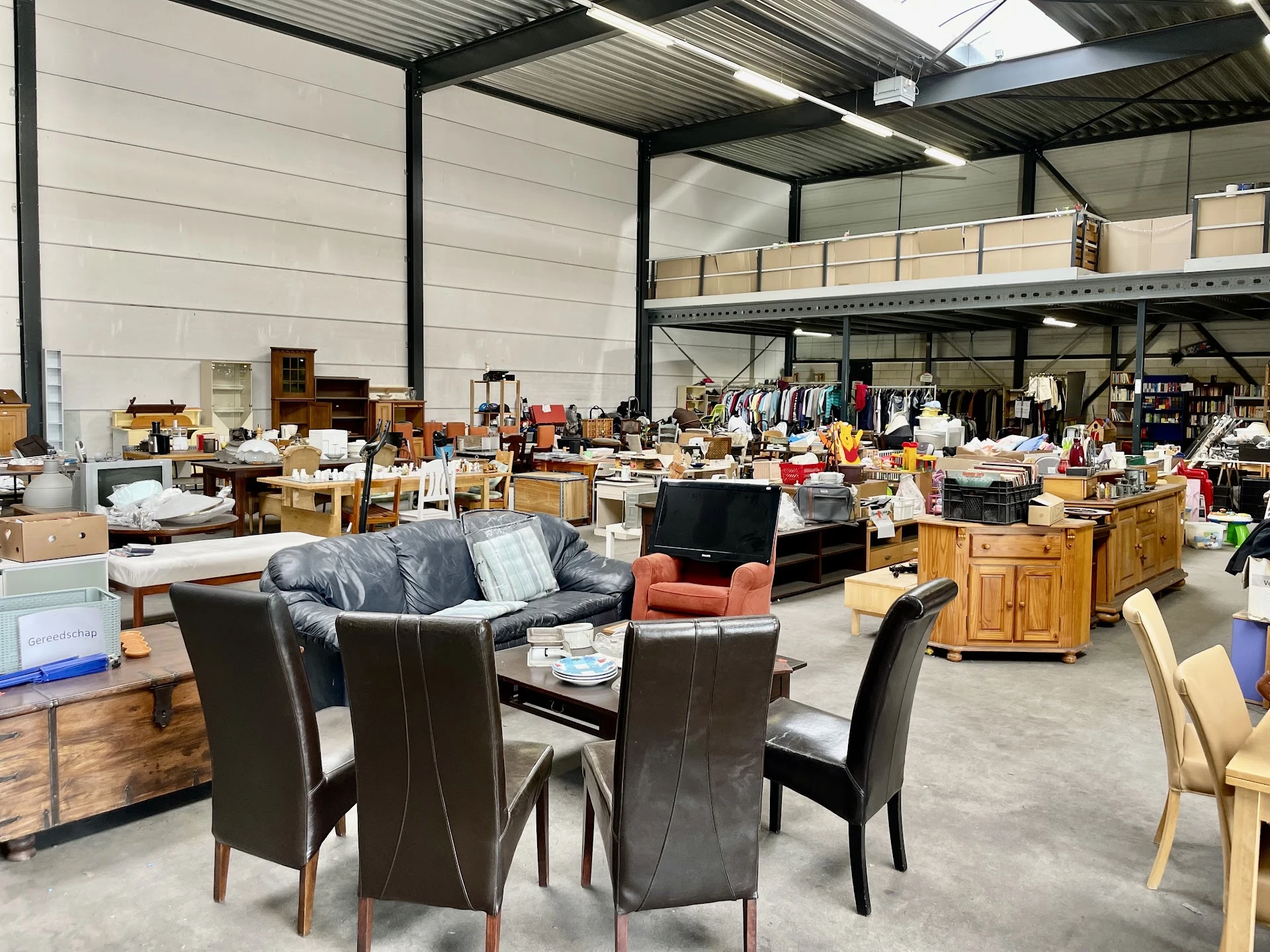 Kringloop Noordwijkerhout in Noordwijkerhout met tweedehands boeken, elektronische apparaten en gereedschappen