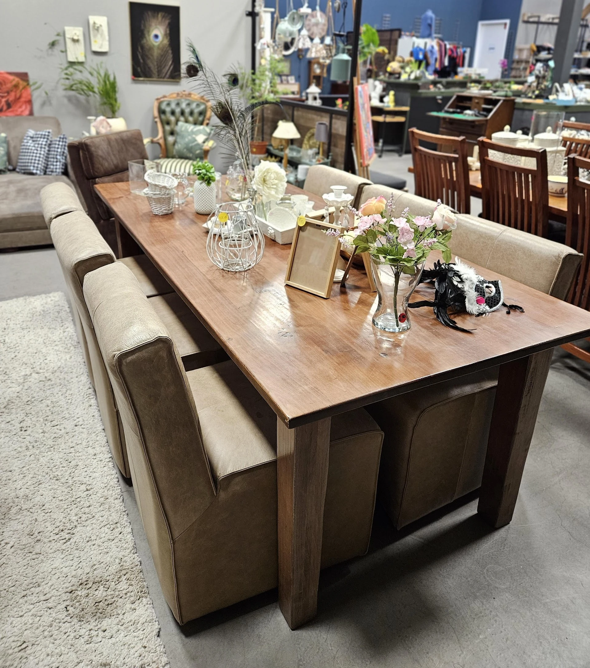 Kringloop Op Struun in Surhuisterveen met tweedehands boeken, elektronica en kleding