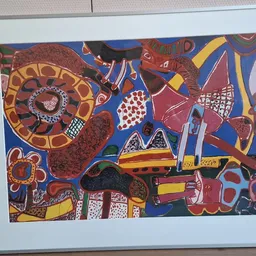 Kleurig abstract kunstwerk met geometrische vormen in rood, blauw, geel en oranje tinten