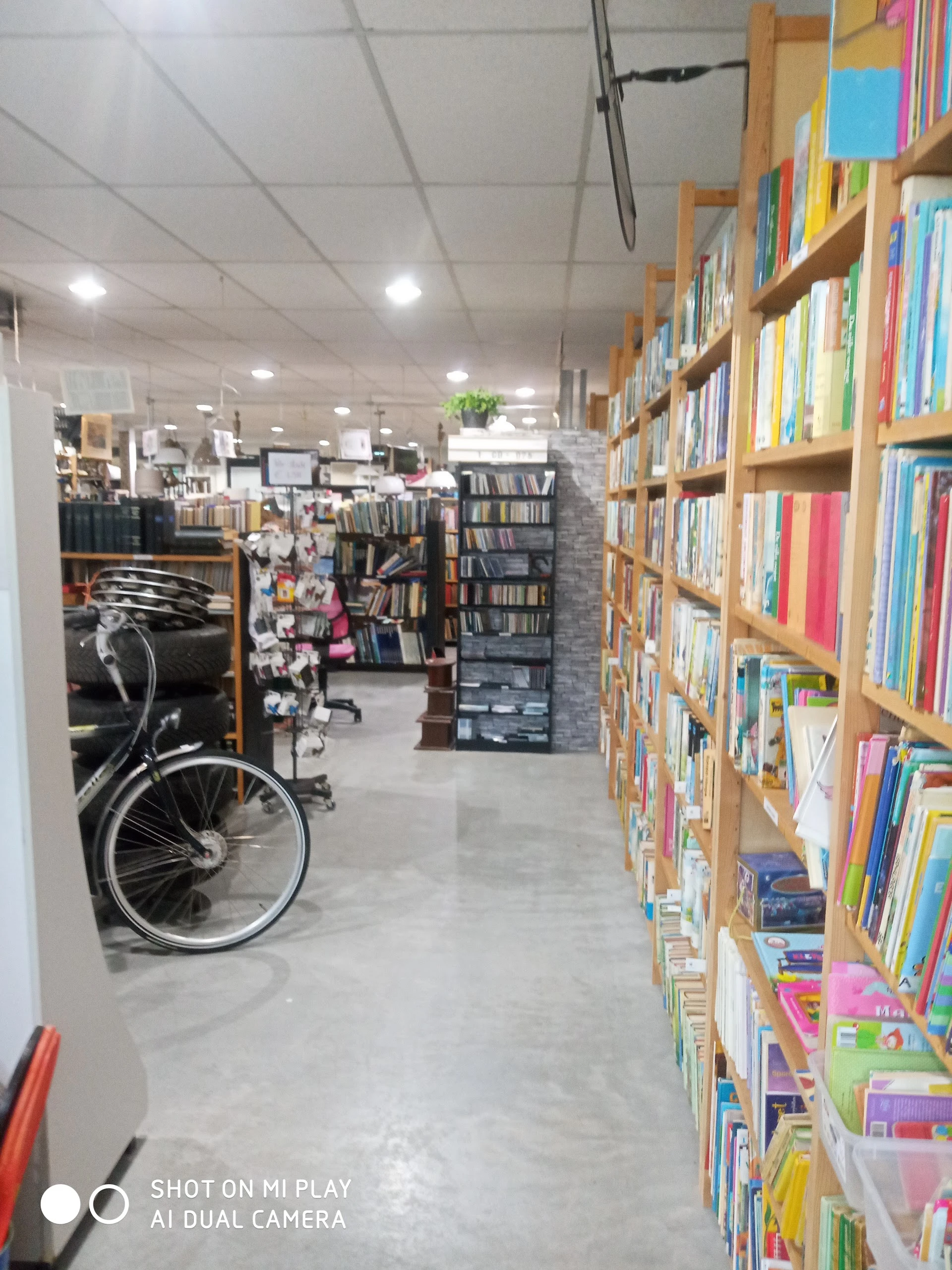 Kringloop Oude Molen in Opheusden met tweedehands boeken, elektronische apparaten en gereedschappen