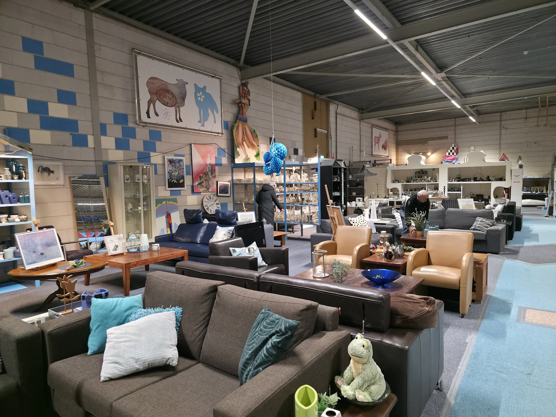 Kringloop & Outlet Het Hoekje in Bentelo met tweedehands boeken, huis- en inrichting en huishoudelijke apparaten