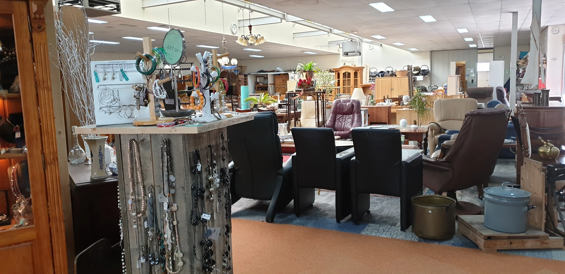 Kringloop Pikulan in Surhuisterveen met tweedehands boeken, cd's en elektronica