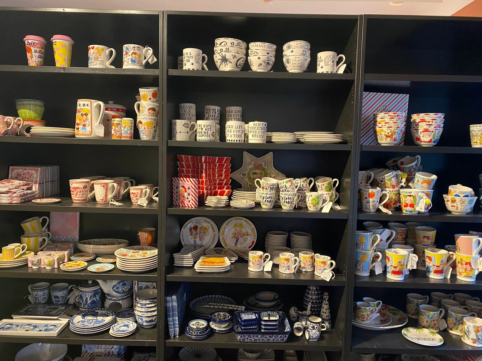 Kringloop Puik in Epe met tweedehands meubels en kleding