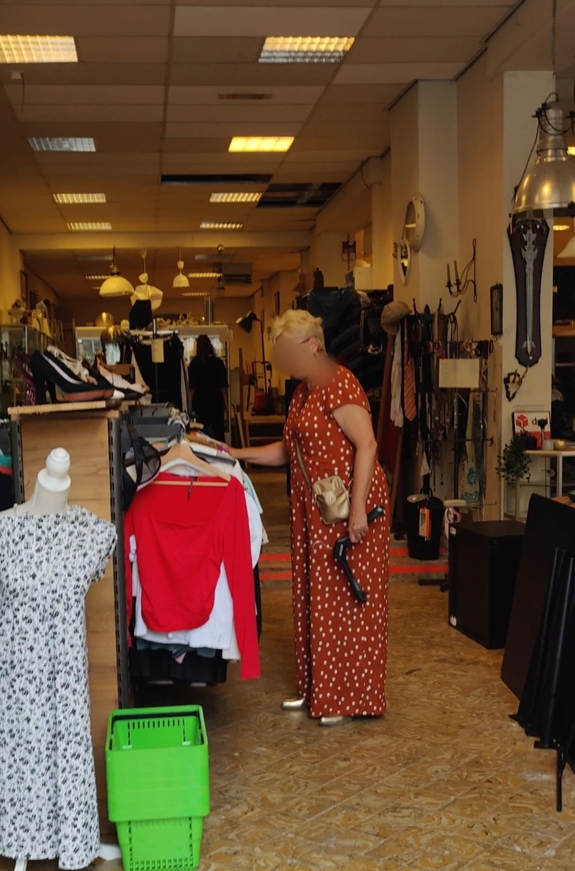 Kringloop Regin's in Maastricht met tweedehands boeken, elektronica en kleding