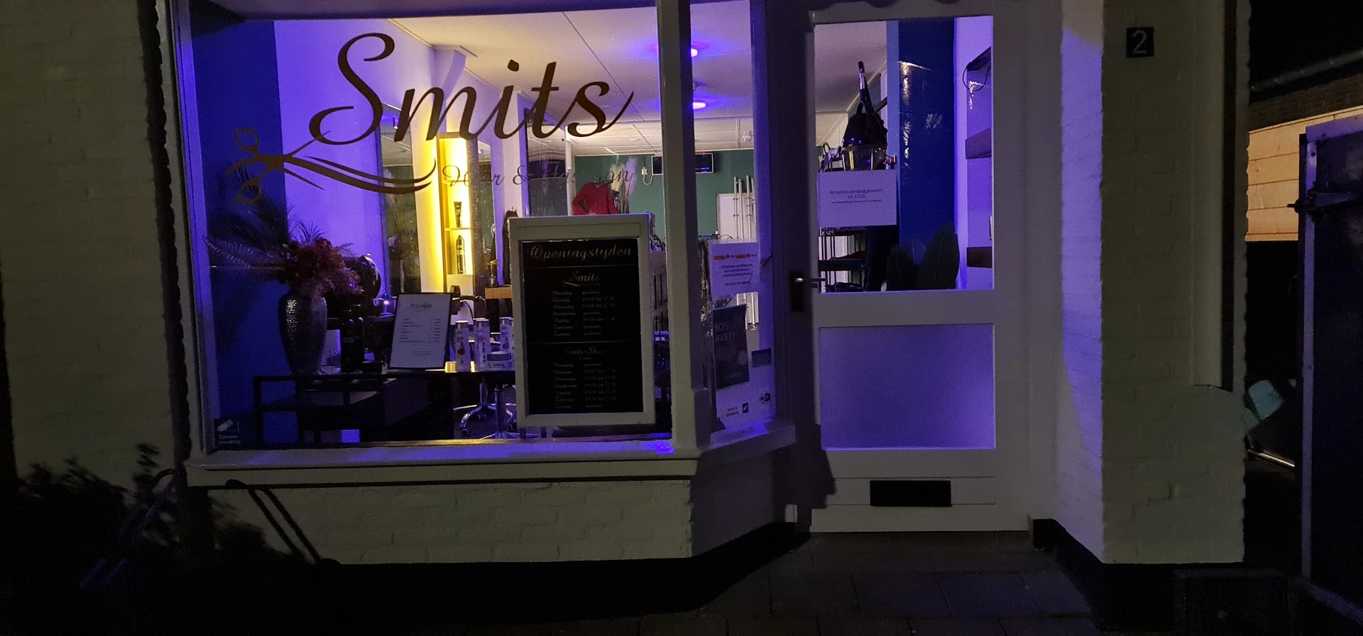 Kringloop Smits-Shop in Ooij met tweedehands meubels en kleding