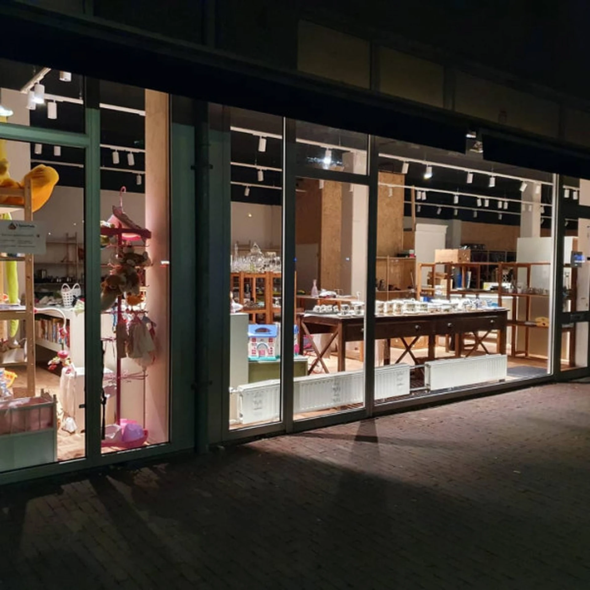 Kringloop 't Spoorhuis in Ede met tweedehands boeken, cd's en huishoudelijke apparaten