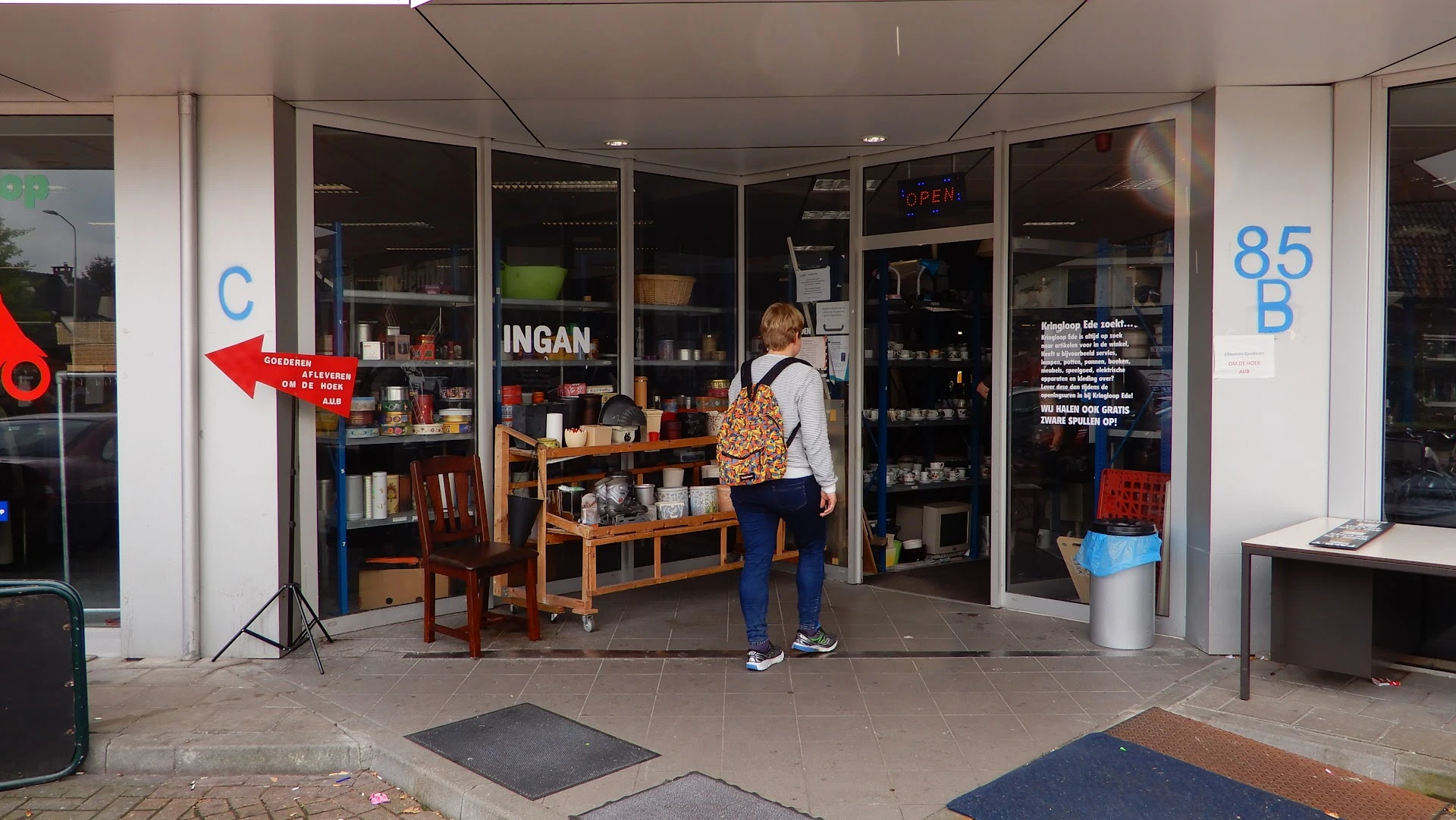 Kringloop Vee in Ede met tweedehands boeken, huishoudelijke apparaten en kasten