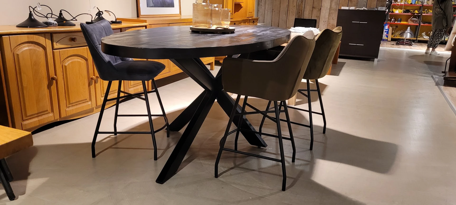 Kringloop Vee Veenendaal in Veenendaal met tweedehands meubels en kleding