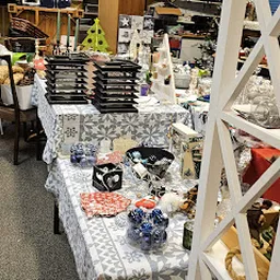 Bezoeker foto van Kringloop Vicarie in Tuil