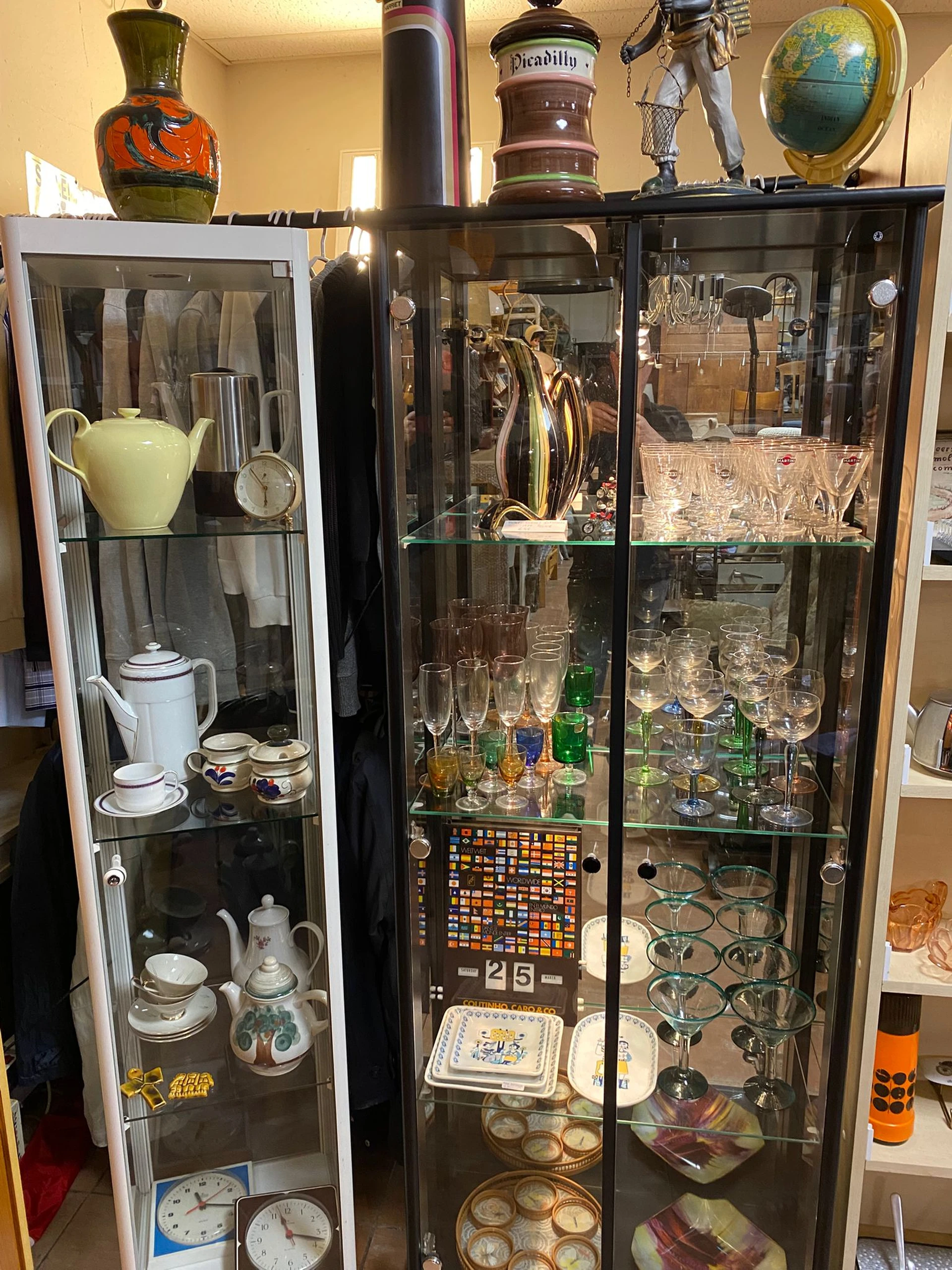 Kringloop Vintage&New in Maastricht met tweedehands boeken, gereedschappen en huishoudelijke apparaten