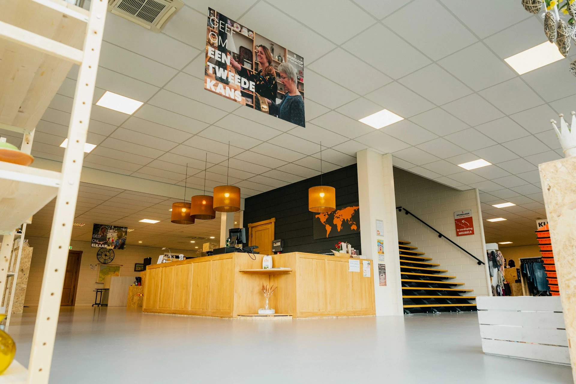 Kringloop voor Red een Kind in Hardenberg met tweedehands boeken, kleding en meubels