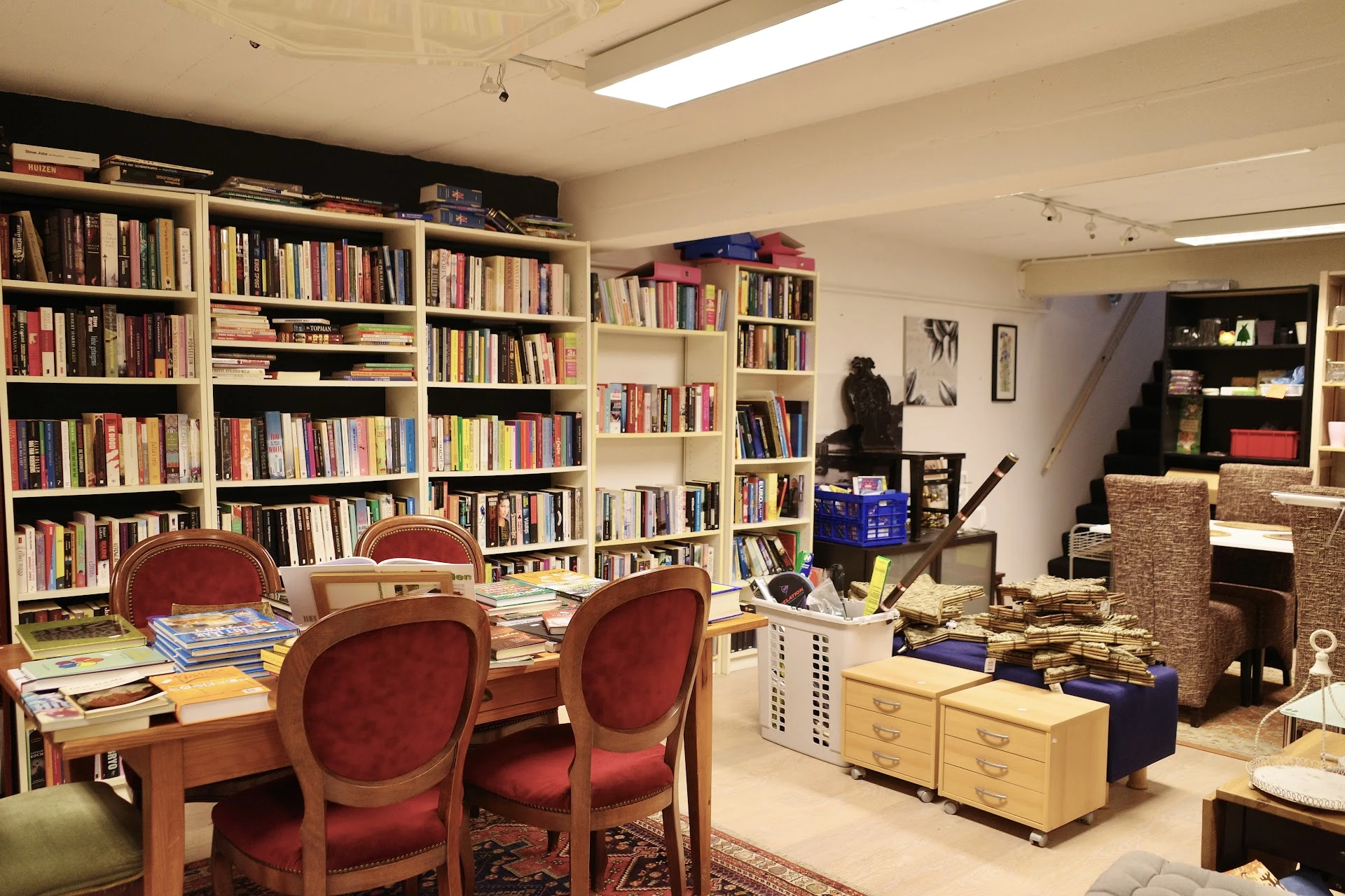 Kringloop voorburg in Voorburg met tweedehands boeken, elektronica en kleding