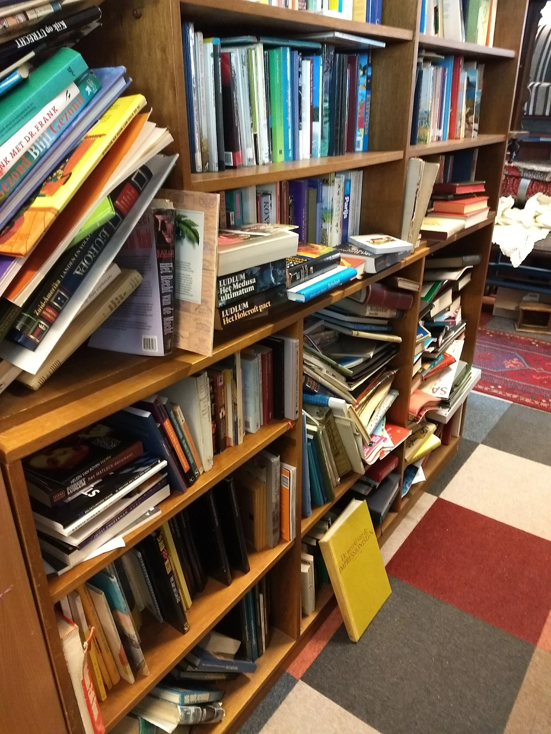 Kringloop Vroeger & Nu Renkum in Renkum met tweedehands antieke meubels, muziekinstrumenten en tweedehandsschatten