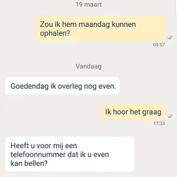 WhatsApp-chatgesprek tussen twee personen over maandag en het weekend