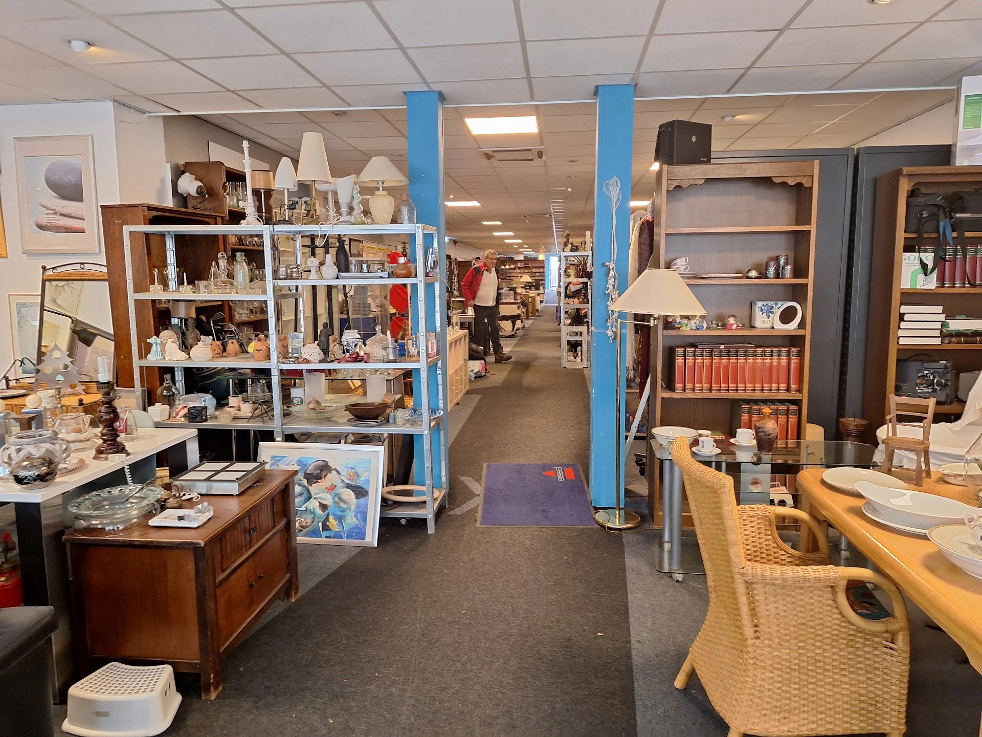 Kringloop winkel het koopje Maaspoort 15 Weert 6001BN in Weert met tweedehands boeken, huis- en inrichting en huishoudelij...