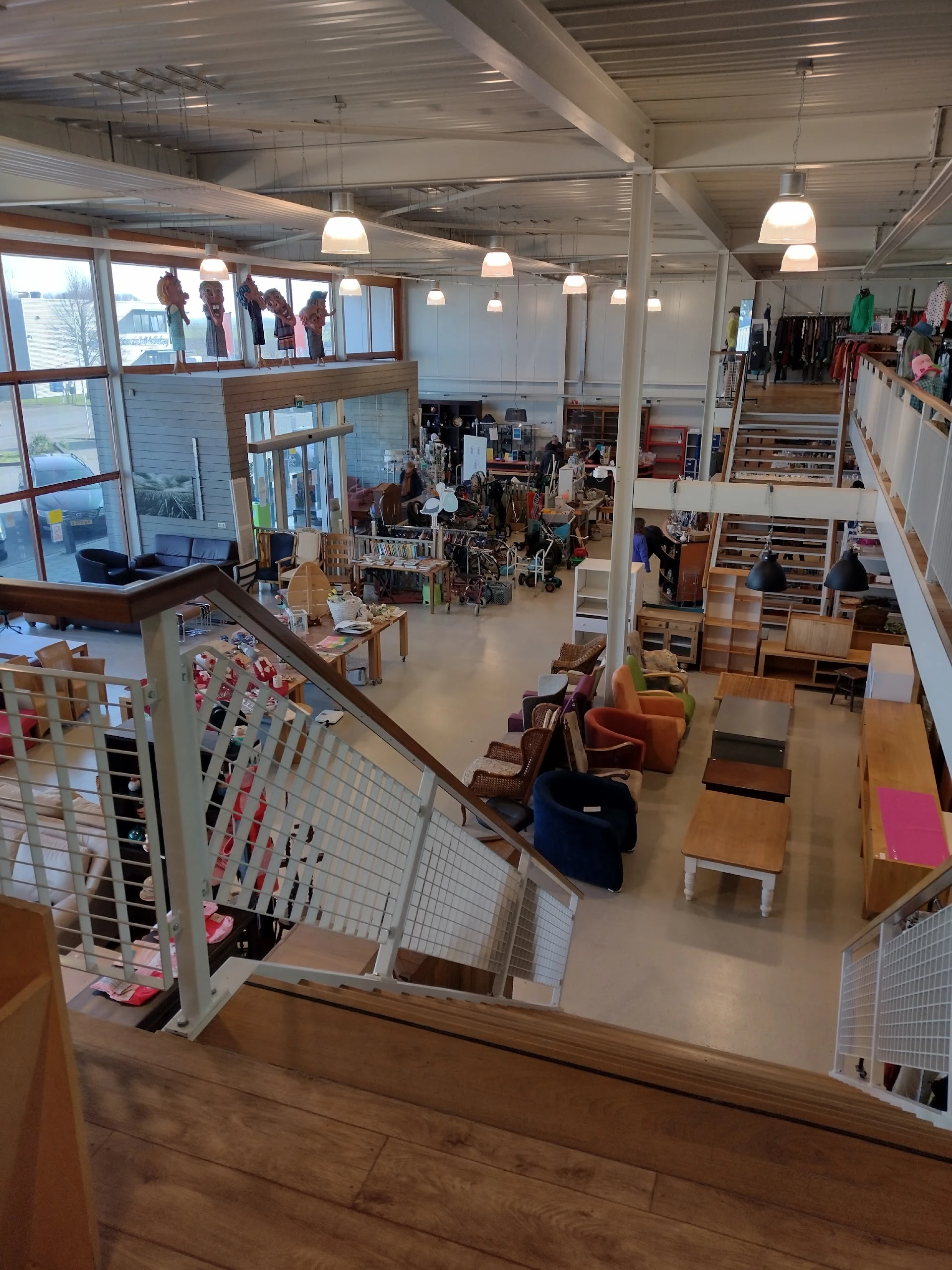 Kringloop Zeeland Serooskerke in Serooskerke met tweedehands boeken, elektronica en huis- en inrichting