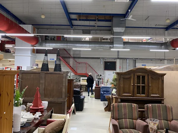 Kringloopwinkel Kringloopbedrijf Bernheze in Heesch