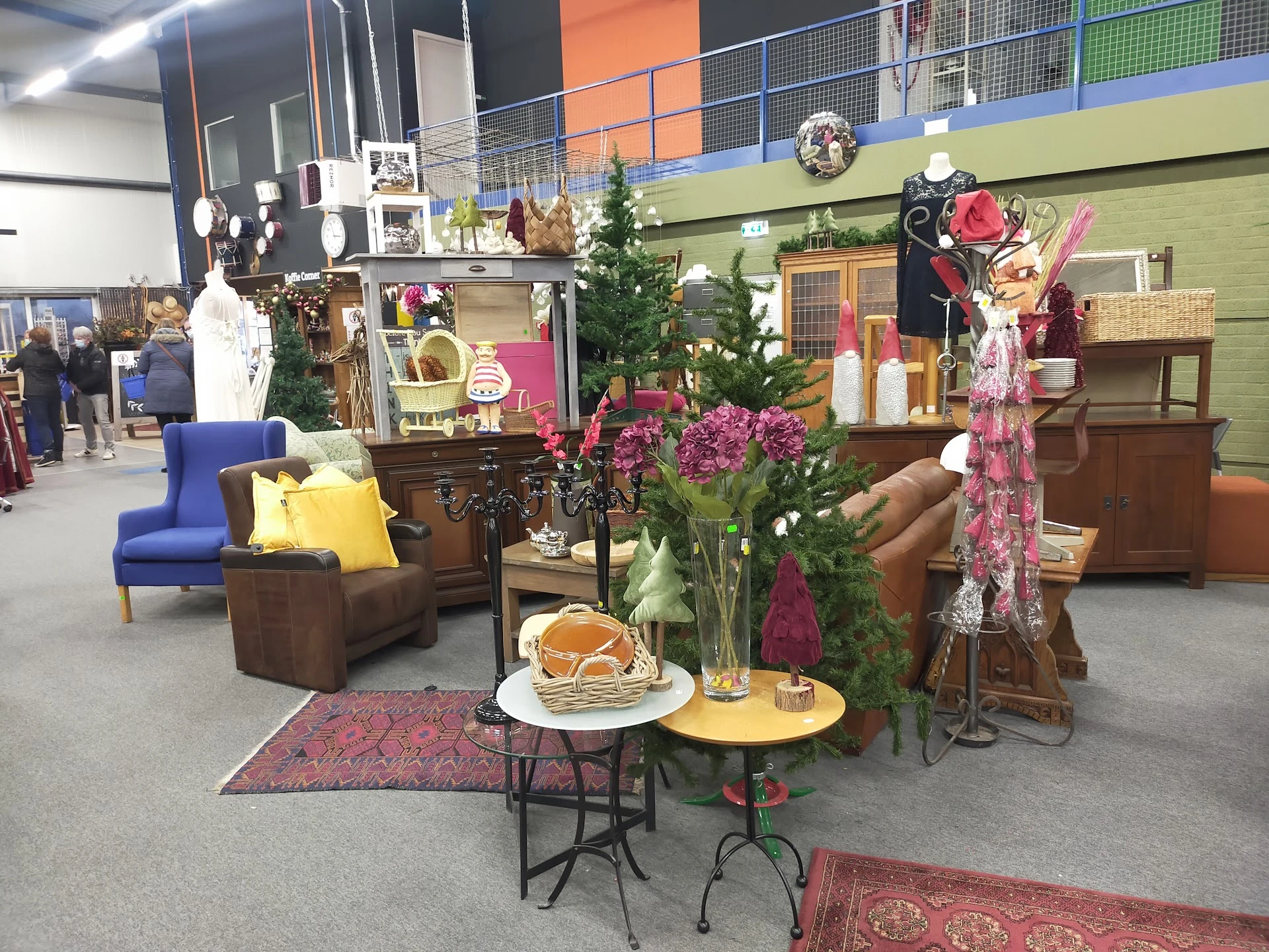 Kringloopbedrijf Oss in Oss met tweedehands boeken, huishoudelijke apparaten en kleding