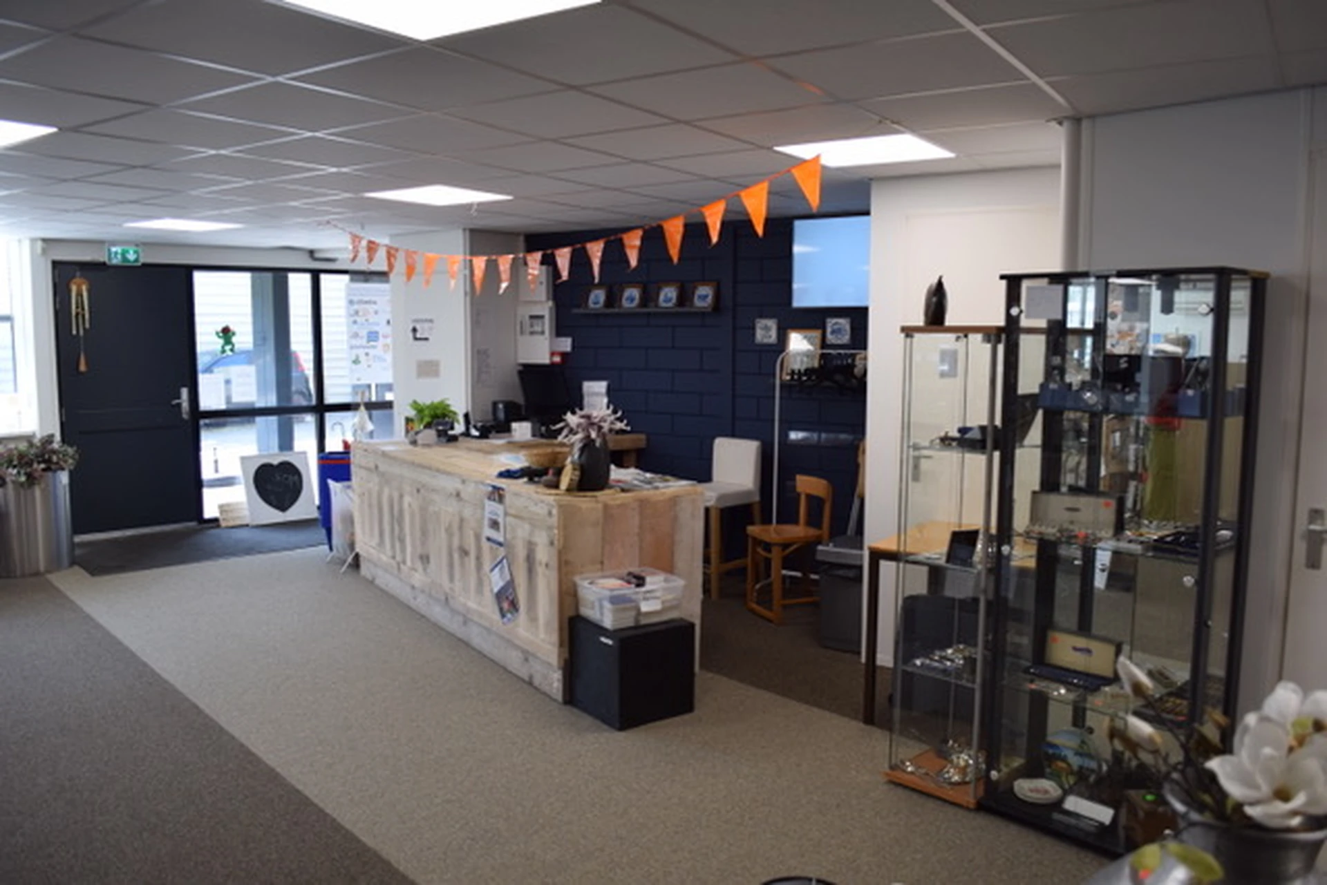 Kringloopcentrum Alblasserdam in Alblasserdam met tweedehands boeken, gereedschappen en huishoudelijke apparaten