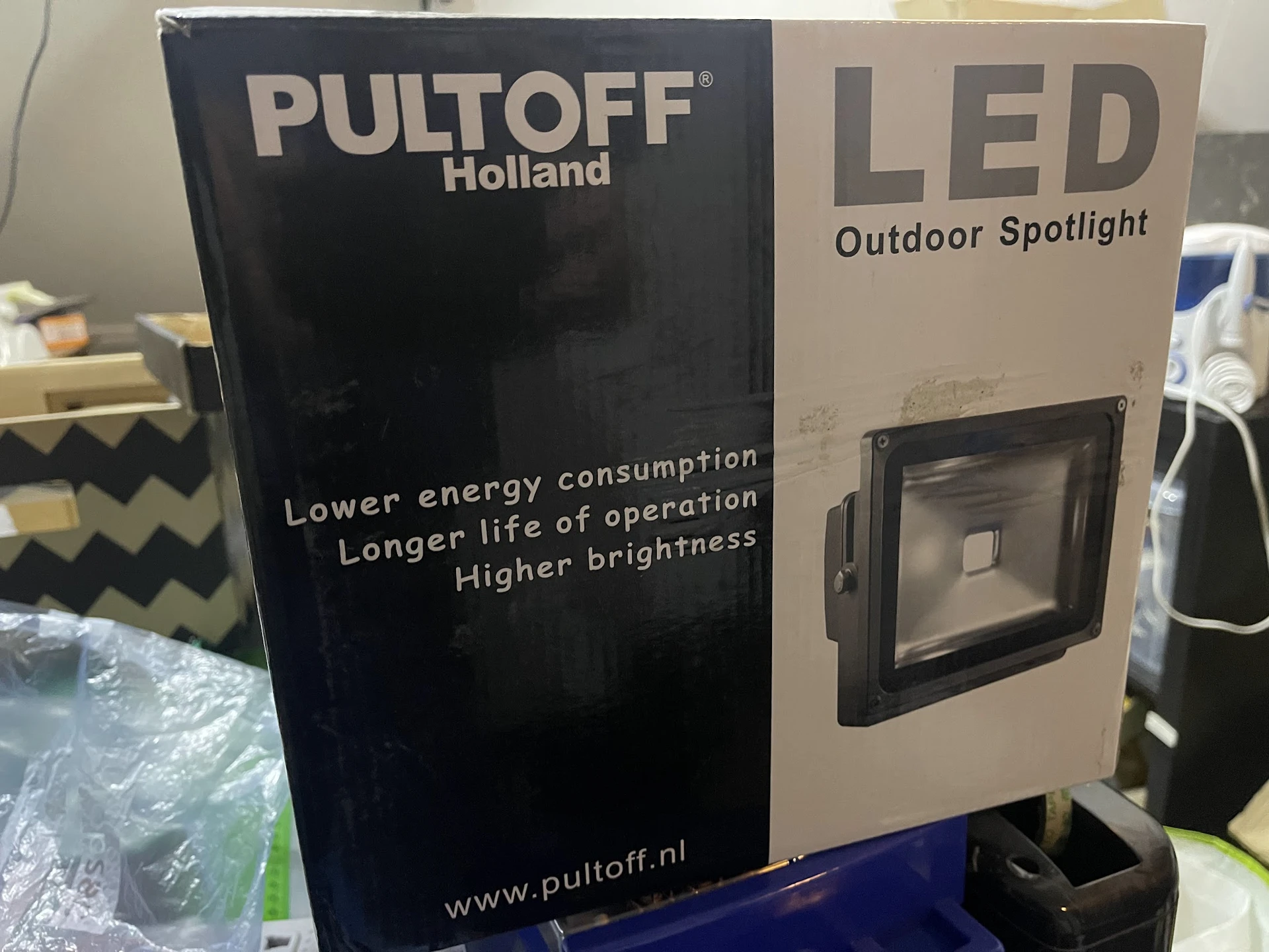 Verpakking van een Pultoff Holland LED outdoor spotlight met productfoto