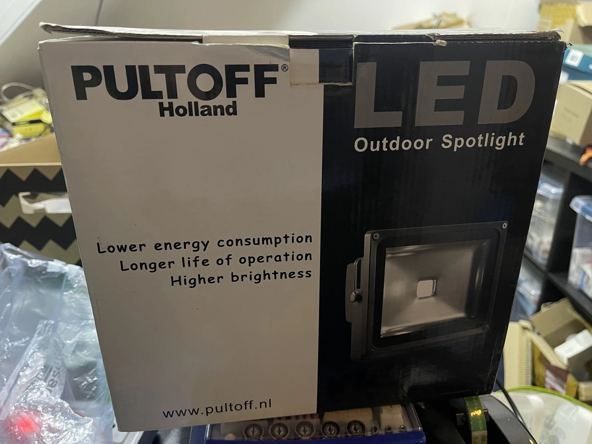 Verpakking van een Pultoff Holland LED outdoor spotlight met afbeelding van het product